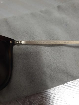 Gafas de sol marrones y doradas