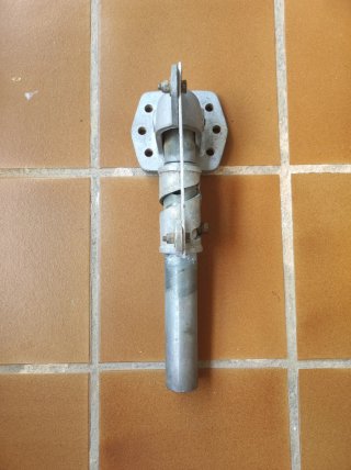 Adaptador metálico para talocha de hormigón