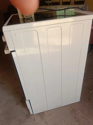 Cocina vitrocerámica y horno con luz