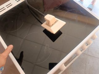 Cocina vitrocerámica y horno con luz