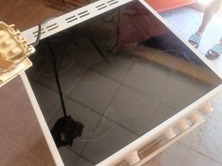 Cocina vitrocerámica y horno con luz