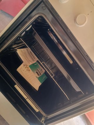 Cocina vitrocerámica y horno con luz