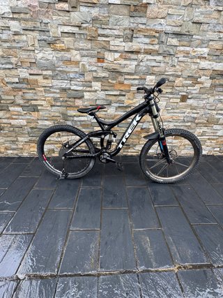 Bicicleta DH Trek