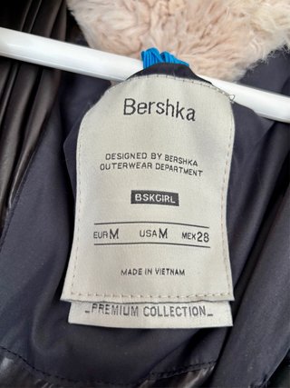 Plumífero largo mujer Bershka azul marino