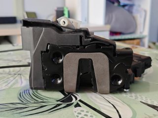 Cerradura Puerta Trasera Derecha Mazda 3 BK -6 Pin