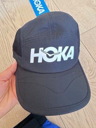 Hoka Marató Barcelona Short y Gorra Nuevos