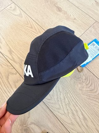 Hoka Marató Barcelona Short y Gorra Nuevos