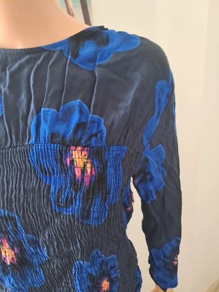 Blusa Desigual floral azul y negra