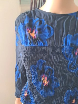 Blusa Desigual floral azul y negra