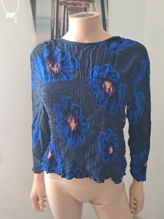 Blusa Desigual floral azul y negra