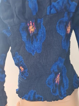 Blusa Desigual floral azul y negra