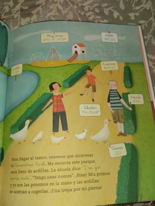 Libro Infantil: Niña en El Teatro Inglés