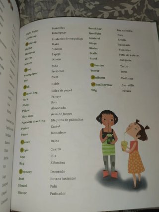 Libro Infantil: Niña en El Teatro Inglés