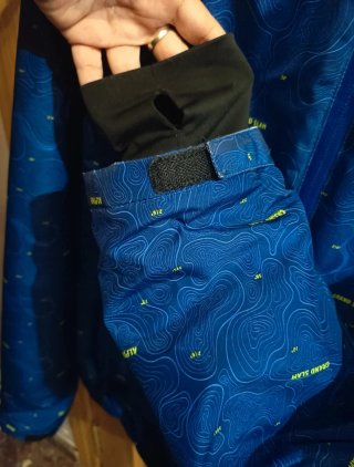 Abrigo azul estampado