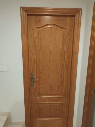 Puertas interior de madera.