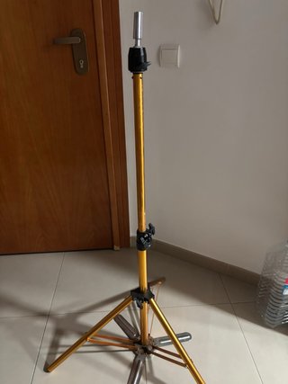 Trípode Peluquería Ajustable Dorado