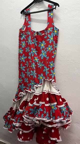 Traje de flamenca rojo con flores