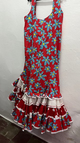 Traje de flamenca rojo con flores