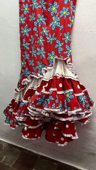Traje de flamenca rojo con flores