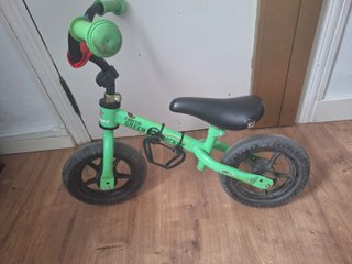 Bicicleta de equilibrio Chicco roja