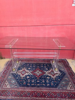 Mesa de comedor acrílico y cristal