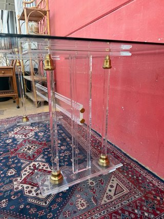 Mesa de comedor acrílico y cristal