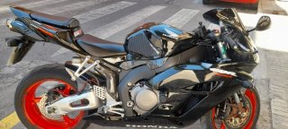 Honda CBR1000RR 2005 Negra