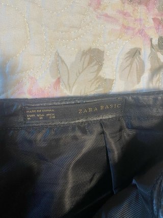 Minifalda Zara efecto piel acolchada