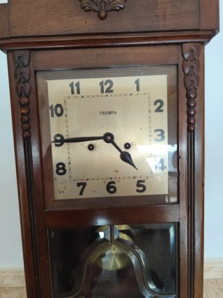 Reloj de pared antiguo Triumph
