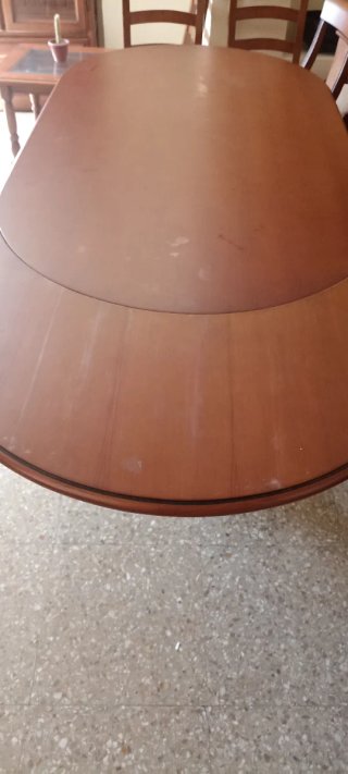 Mesa de comedor y 4 sillas