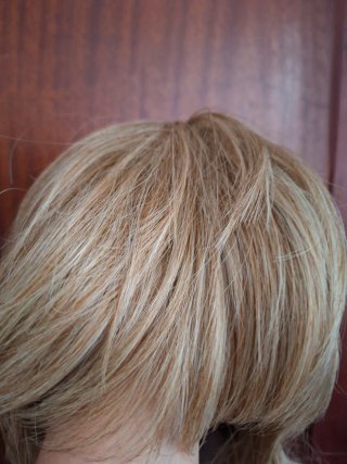 Peluca rubia ondulada con mechas