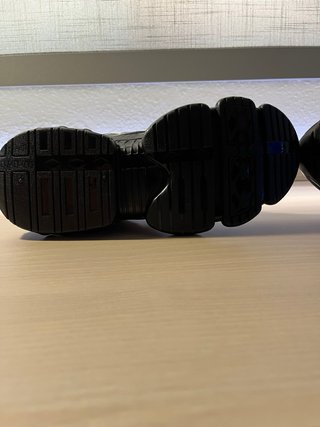 Zapatillas deportivas negras y grises talla 39