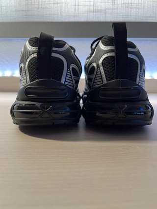 Zapatillas deportivas negras y grises talla 39