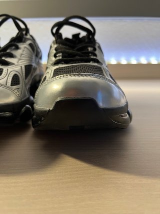 Zapatillas deportivas negras y grises talla 39