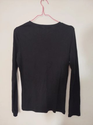 Camiseta Caroll negra con estampado floral