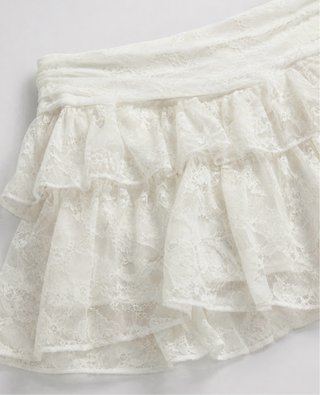 Falda blanca de encaje con volantes