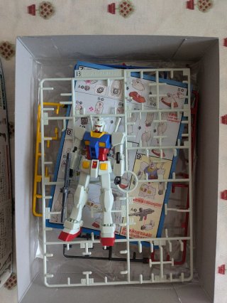 Figura Gundam RX-78-2 + Bolsa Tote Bandai