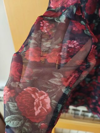 Vestido Stradivarius flores rojas talla M