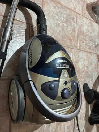 Aspiradora Ufesa Cycletron