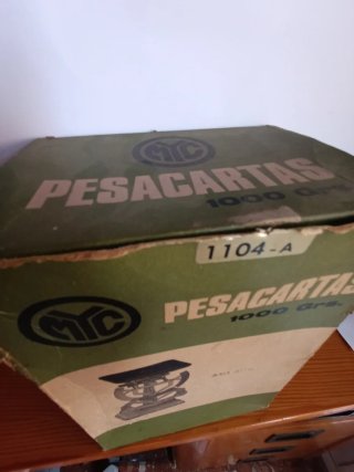 Báscula MYC vintage amarilla y negra