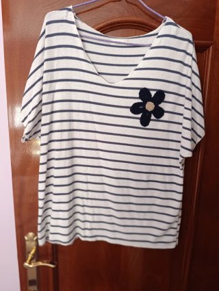 Camisa Rayas Azul y Blanca Flor. Talla única