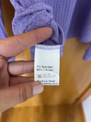 Camiseta lila Shein hombros descubiertos