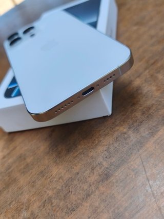 Pack iPhone 16 Pro Max + Apple Watch SE