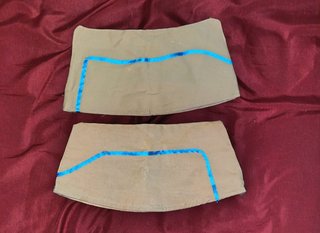 Lote de ropa y artículos militares.