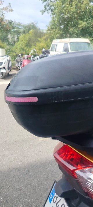 Baúl Moto 27L Negro Maxi Scooter