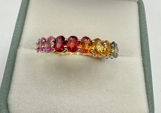 Anillo de oro 18 kt zafiros de colores