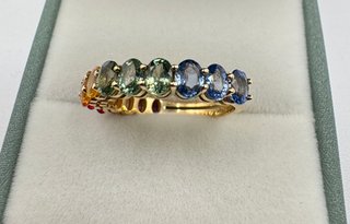 Anillo de oro 18 kt zafiros de colores