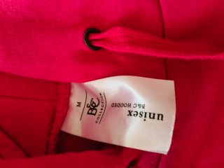 Sudadera fucsia con capucha y estampado