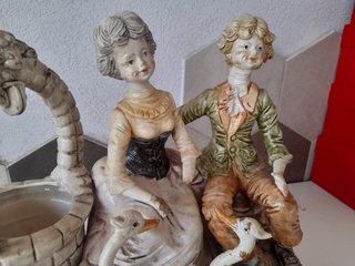 Statua coppia cigno pozzo ceramica