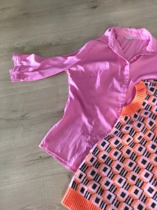 Chaleco estampado + regalo Camisa rosa